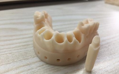 極光創(chuàng)新：牙科領域該怎么挑選3D打印機